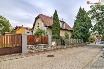Prodej P5 Lochkov 2 rodinné domy 320m2 pozemek 974m2