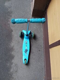 Dětská koloběžka se třemi koly