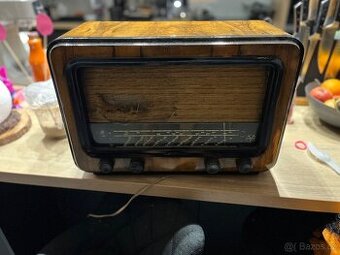 Retro radio