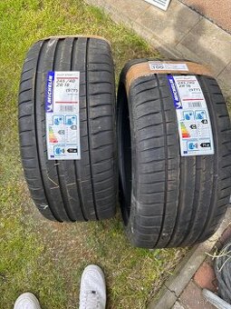 NOVÉ Pilot sport 4 245/40 r18 97Y. 2KS