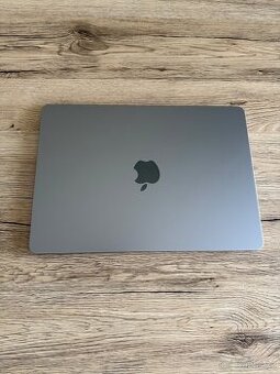 Apple MacBook Air 13,6" / M3 / 16GB / 256GB / vesmírně šedý