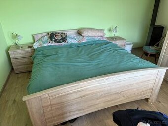 Manželská postel + matrace + rošty + noční stolky