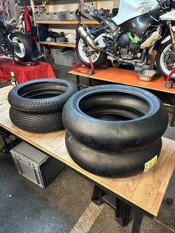 Závodní pneumatiky Pirelli