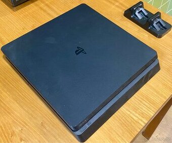 PS4 Slim 500GB + Nabíječka + kabeláž