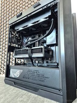 PC v maximální konfiguraci. RTX 5090, 9950X3D, ASUS