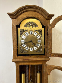 PODLAHOVE HODINKY URGO