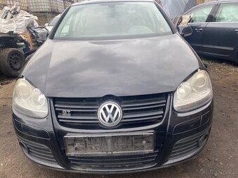 VW Golf 5( barva černá metaliza)