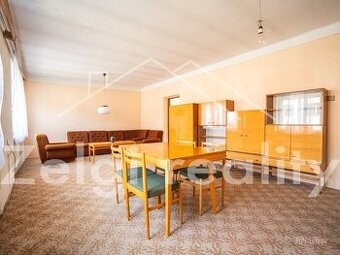 prodej vícegeneračního rodinného domu 7+2, užitná plocha 330 - 1