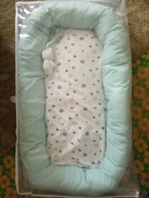 Novorozenecké hnízdečko