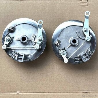 Brzdové štíty Jawa a ČZ dvouklíč po kompletní renovaci - 1