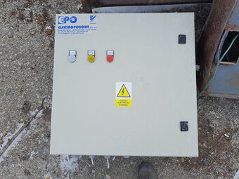 Rozvaděč s frekvenčním měničem - spouštěč