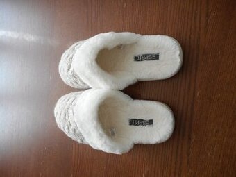 Dámské zimní papuče a pantofle