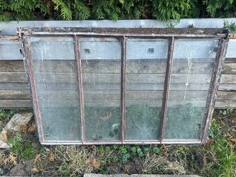 Kovové okno