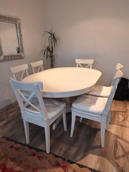 Rozkládací jídelní stůl a židle İKEA