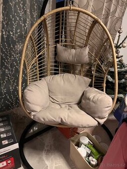 Závěsné houpací ratanové křeslo