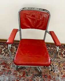 Křeslo z ledatla z 50-tých let