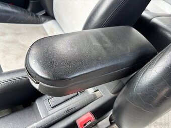 Octavia 1 RS černá kožená loketní opěrka - 1