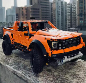 NOVÁ velká stavebnice Ford Raptor auto 1379 dílků delka 42cm