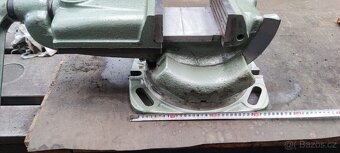 Nepoužitý otočný náklopný svěrák 200mm