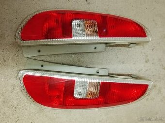 Škoda romster   zad svetla  ks 300 kč