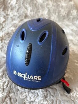 Lyžařská / snowboardová helmu