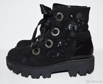 Dámské / dívčí kožené kotníkové boty, vel. 37