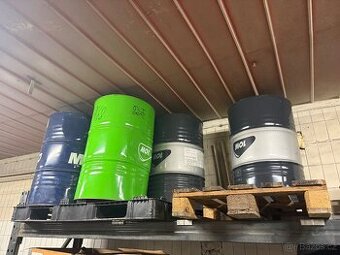 Prázdné ocelové sudy 200 l od oleje – pevné