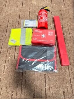 NA PRODEJ – NOVÁ AUTOLÉKÁRNIČKA + HASICÍ PŘÍSTROJ SET