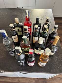 15× neotevřený alkohol – Hennessy, whisky, Fernet, Aperol –