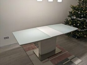 Prodám jídelní stůl rozkládací