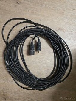 Prodlužovací kabel.