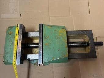 Svěrák strojní 160 mm.