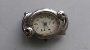staré japonské náramkové hodinky