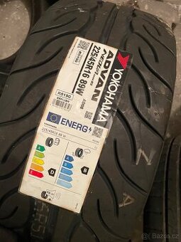 Prodám semi slick Yokohama 224/45 ZR16