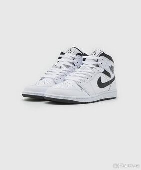 NIKE AIR JORDAN 1 MID