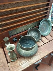 Bronzová miska, košíček, váza a mísa