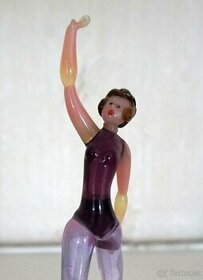 Skleněná figurka ženy podle J.Brychty, výška 12 cm