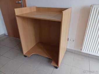 Stolek na koleckách prodejní