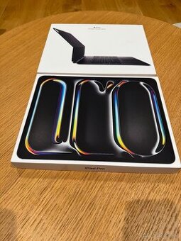 Apple iPad Pro 13" 256GB M4 WiFi+Cellular + Magic Keyboard