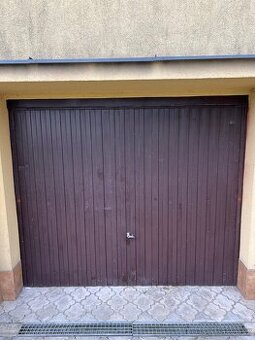 Výklopné garážové vrata - 1