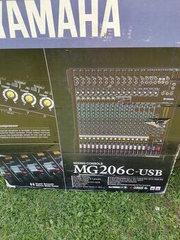 Mixážní pult YAMAHA - 1