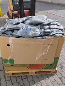 216 kus nové ,Mix papučí, pantoflí, sandálů značkové