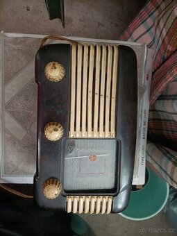 Lampové rádio, TESLA - 1
