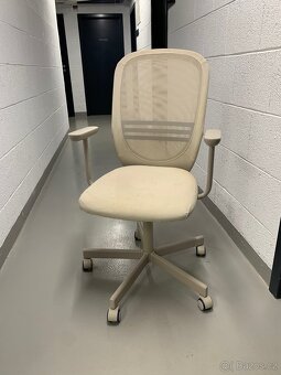 Kancelářská židle Ikea Flintan s poděrkami