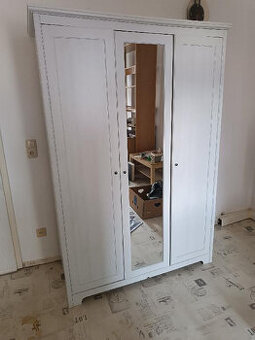 Bílá skříň (IKEA) 200 x 127 x 56cm