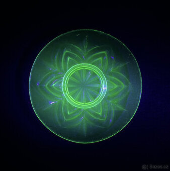 Starožitný talířek 14.5 cm, uranové sklo