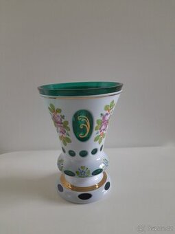 Váza z vrstveného broušeného skla