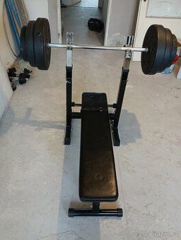 Lavice a dvourucni cinka na posilovani Bench press