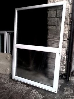 Velké plastové okno,, doprava