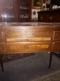 Starožitná toaletka dýhovaná mahagon